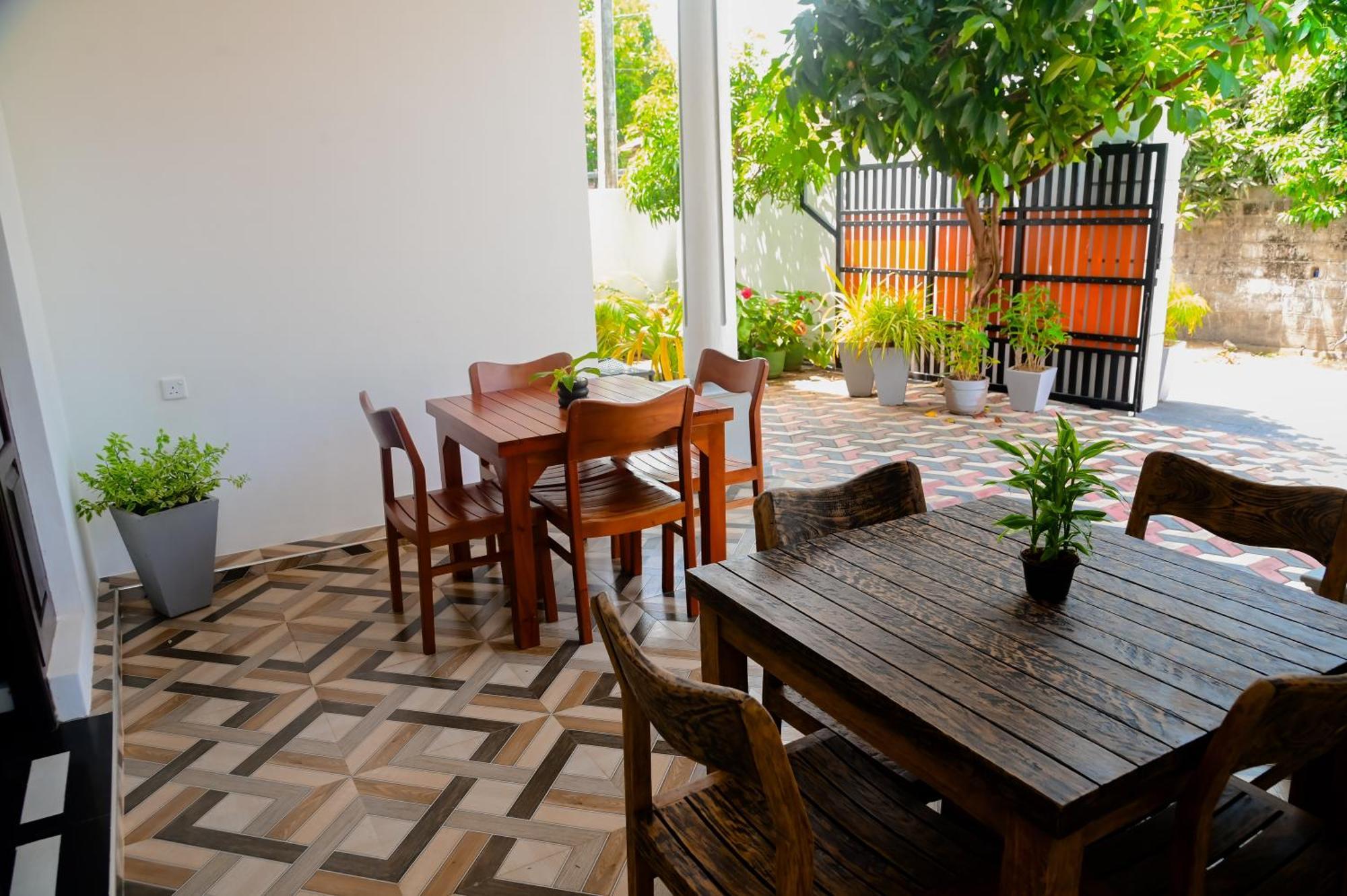 Mario Family Villa And Restaurant Negombo Bagian luar foto