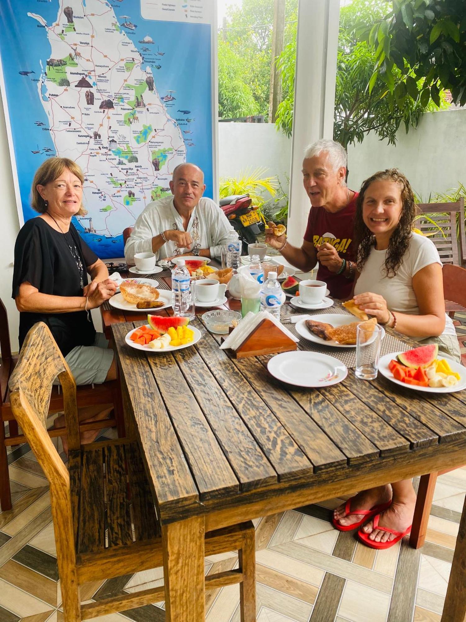 Mario Family Villa And Restaurant Negombo Bagian luar foto