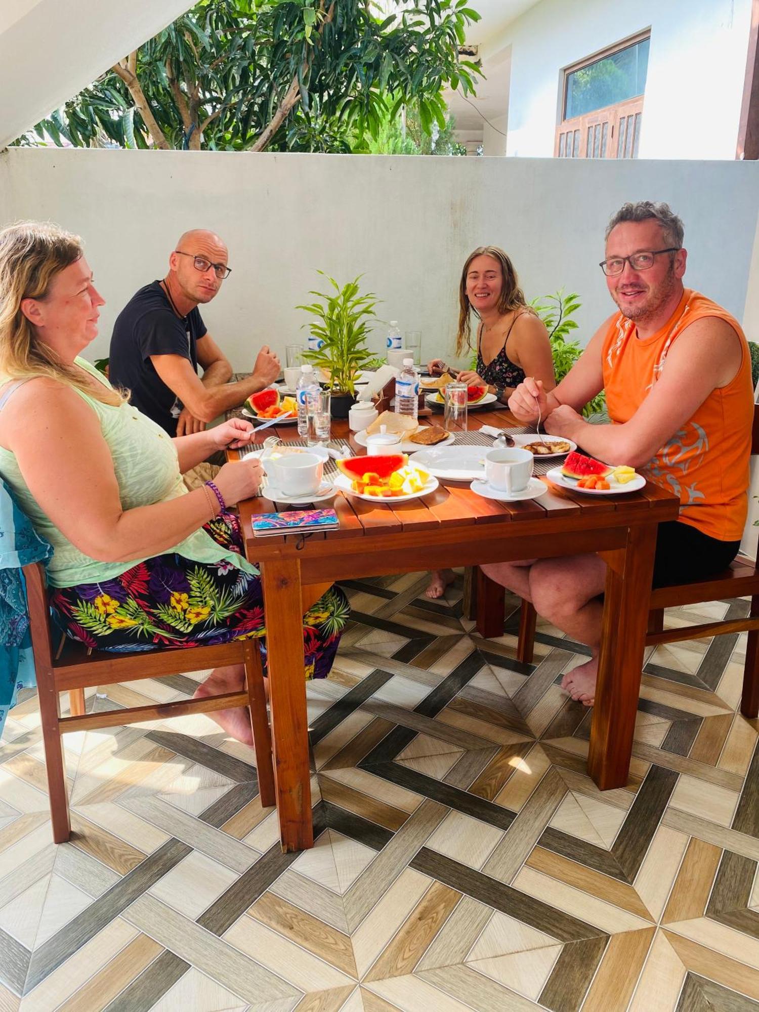 Mario Family Villa And Restaurant Negombo Bagian luar foto
